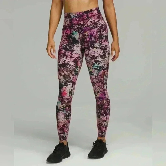Lululemon 🍋- Base PaceHR tight 28” - Picture 4 of 5